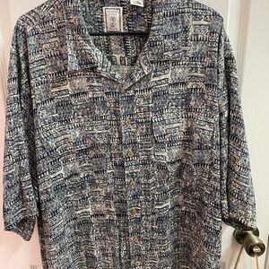 Roundtree & Yorke Blue and White Casual Button Down Shirt
